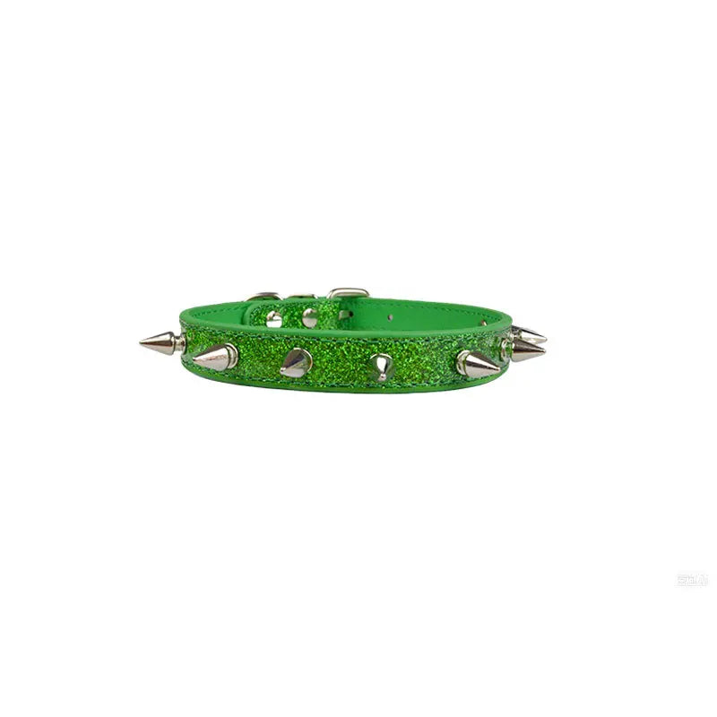 Glittrigt hundhalsband med nitar