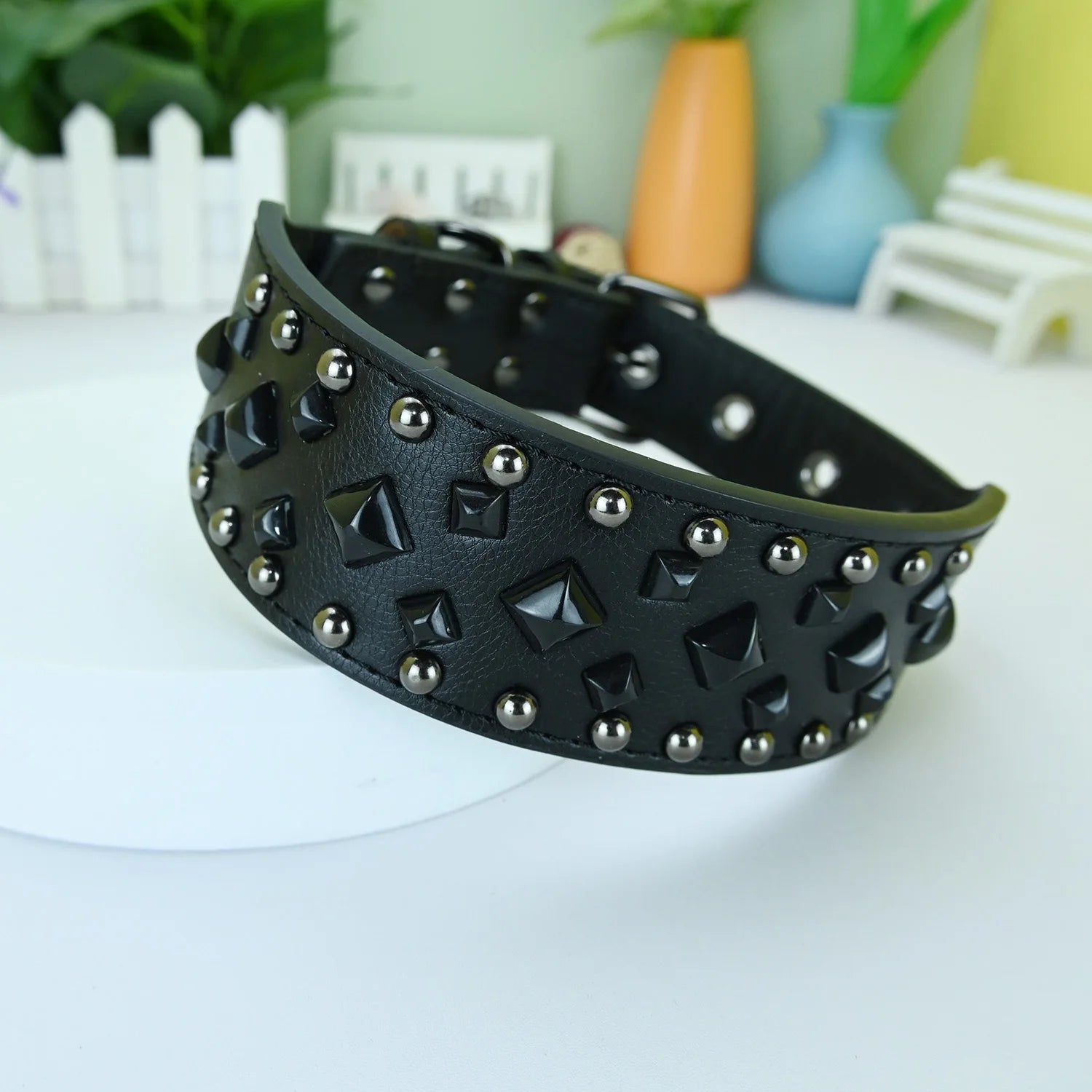 Hundhalsband med nitar