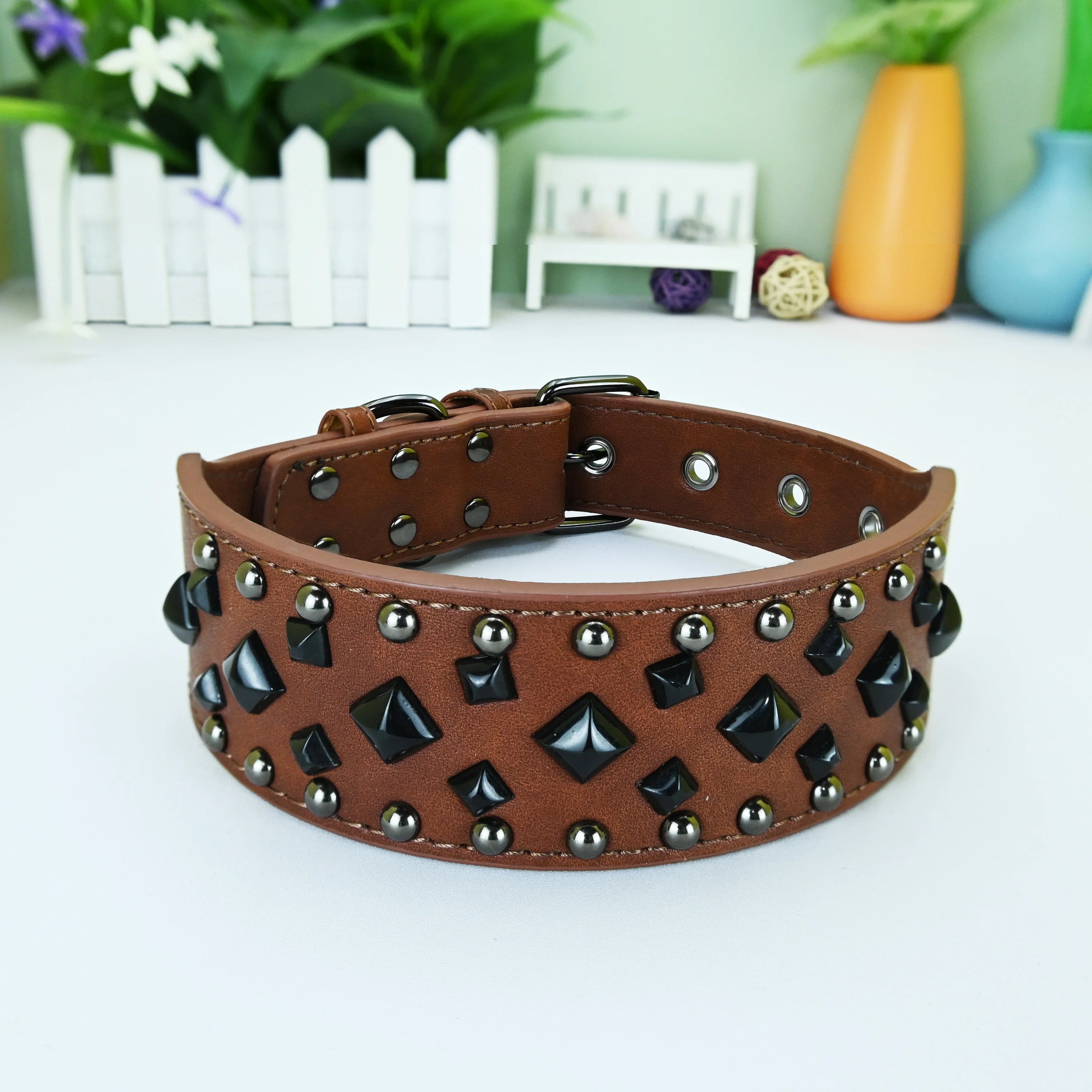 Hundhalsband med nitar